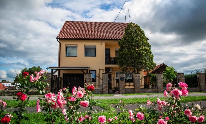 Morahalom House | Top-Rated Mónika Vendégház with Breakfast & Hot Tub