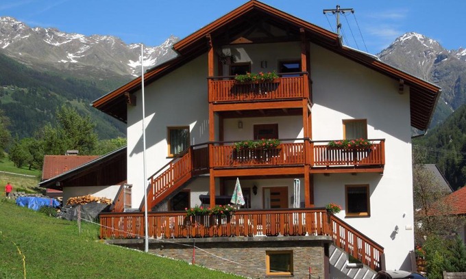 Kauns Apartment | Discover Haus Möslehof: Family-Friendly Getaway Awaits