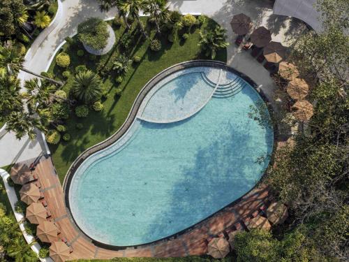 Ratchaprasong Hotel | Relax at Mövenpick BDMS Wellness Resort Bangkok: Spa & Pool