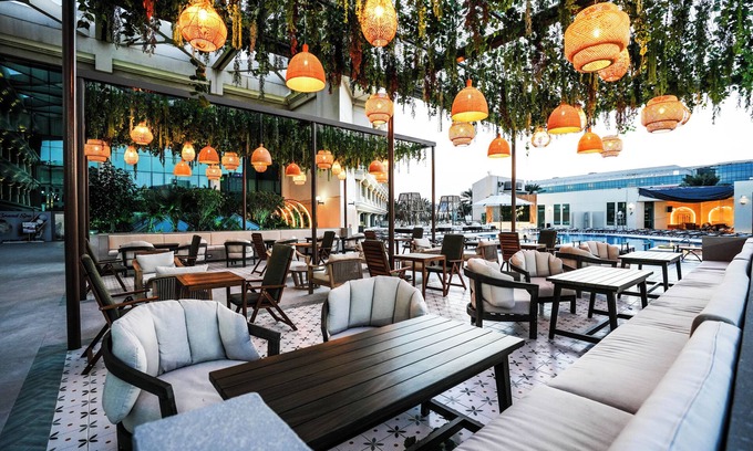 Garhoud Hotel | Discover Mövenpick Grand Al Bustan Dubai: 5-Star Escape