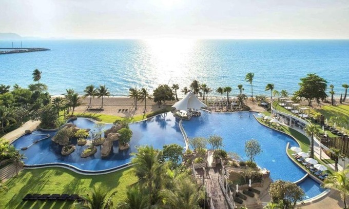 Na Chom Thian Apartment | Seaside Escape at Mövenpick Residence with Beach Access