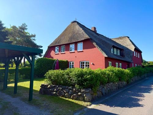 Wrixum Apartment | Pet-Friendly Retreat at Mühlenhaus 3 - A Family Haven