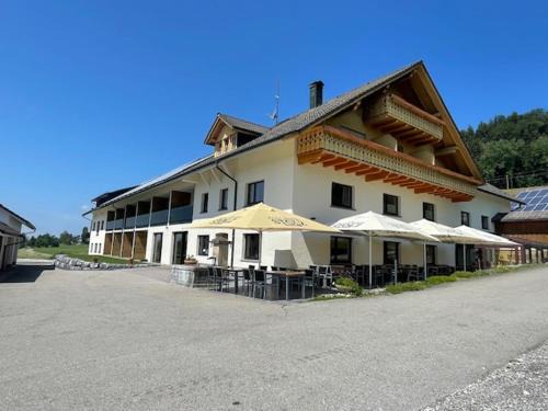 Christazhofen Apartment | Discover Müller's Stuben: Family-Friendly Dining & Comfort