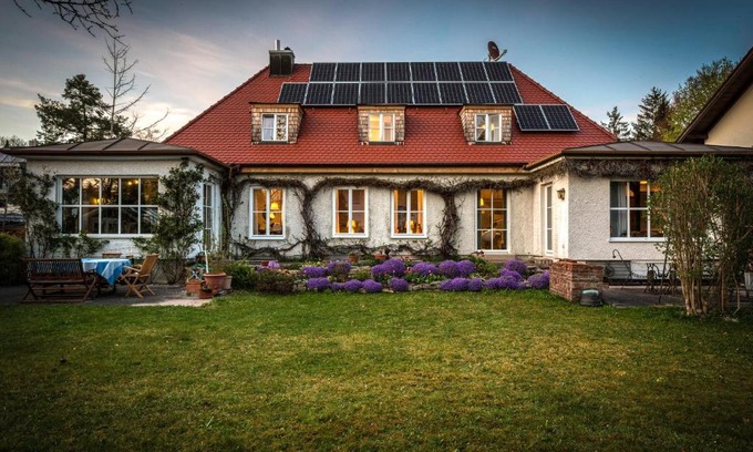 Munchen District House | Top-Rated München Pullach Hotel Surrounded by Nature