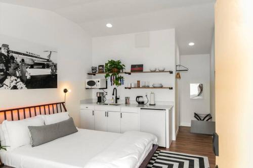 Chandler Apartment | Cozy Mākālea Studio Suite with Ocean View & Pet-Friendly