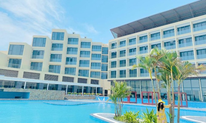 Nghi Xuan Hotel | Indulge in Mường Thanh Luxury Xuân Thành with Pool & Hot Tub
