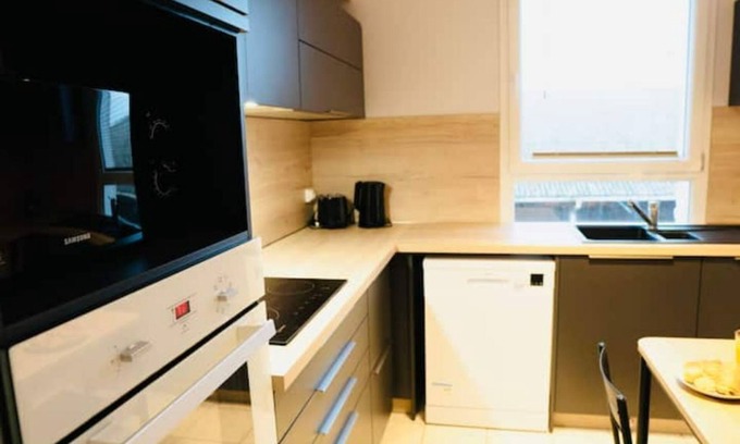 Saint-Charles du Port Apartment | Family-Friendly M.A.H Apartment Near Le Havre Station