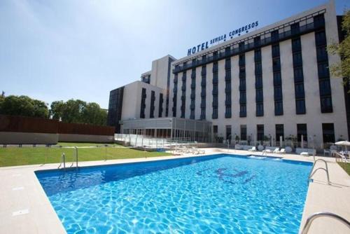 Este-Alcosa-Torreblanca Hotel | Discover M.A. Hotel Sevilla Congresos with Pool & Dining