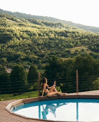 Transcarpathia Ski Chalet | Discover M.A.K.home: Family-Friendly Stay with Pool & Kitchen