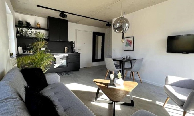 Landau in der Pfalz Apartment | Stylish M Apartment Loft with Family-Friendly Amenities