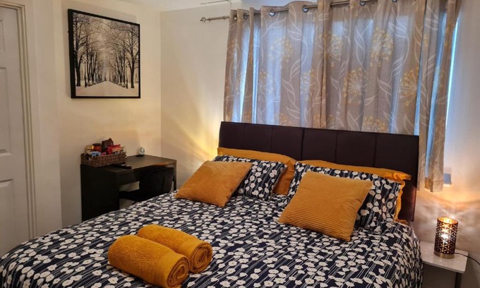 Sittingbourne House | Modern M&B Haven - Top-Rated Stay in Sittingbourne