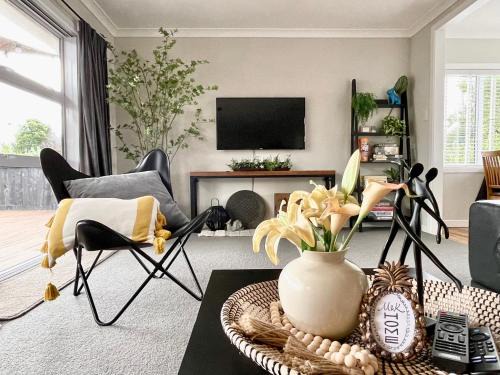 Hamilton Villa | Family-Friendly M&K Home Near Chartwell Shopping Centre