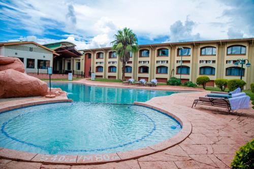 Lusaka Hotel | Discover M'kango Golfview Hotel: Pool, Breakfast & More