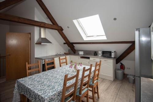 Xanten Apartment | Pet-Friendly Moerenhof Ferienwohnung with Oceanfront Views