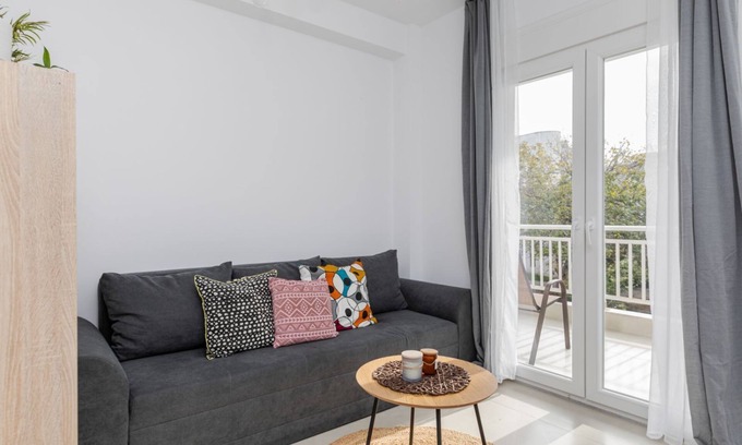 Perea Apartment | Relaxing Stay at M&S Homes Peraia with Spa & Breakfast