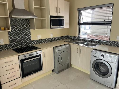 Greater Johannesburg Metropolitan Area Apartment | M Suites - The Cube Apartments