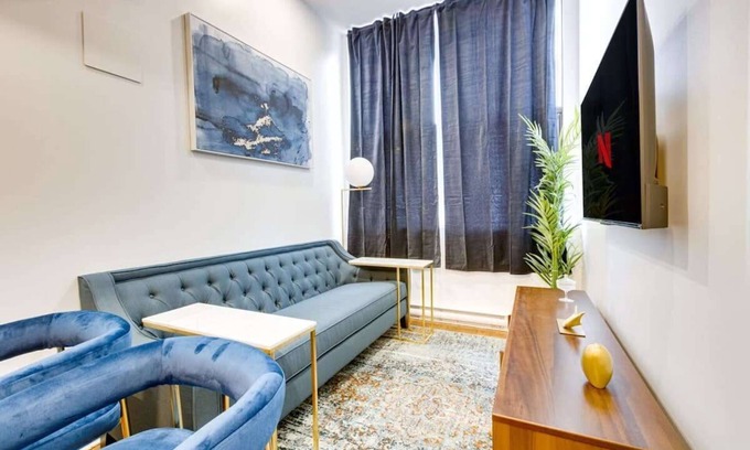 Milton Park Apartment | Chic 3BR Retreat with Breakfast in City Center - Rated 10/10