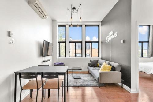 Milton Park Apartment | Family-Friendly M11 The Simpsons Suite in Central Montreal