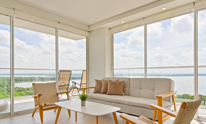 La Boquilla Apartment | Relaxing Oceanfront Apartment with Hot Tub for 6 Guests