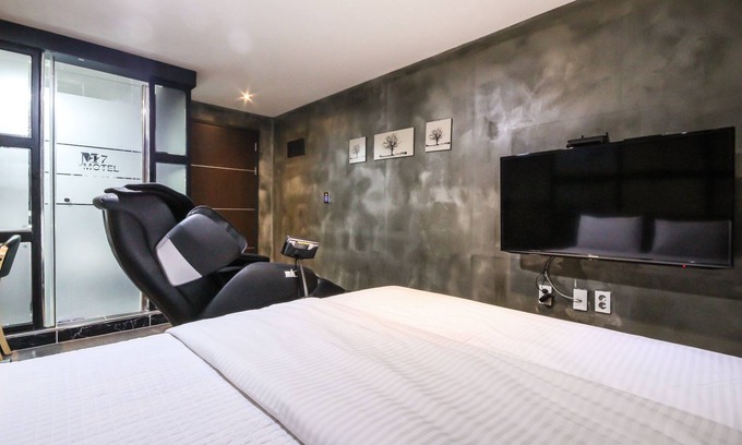 Chilgok-gun Hotel | Budget-Friendly M7 Business Hotel with Family Amenities