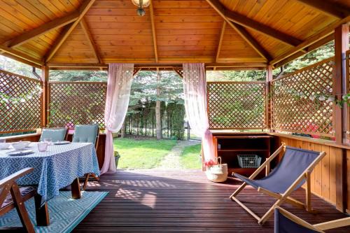 Poddabie House | Discover Mały Dąbek: Oceanfront Escape with Pool & Dining