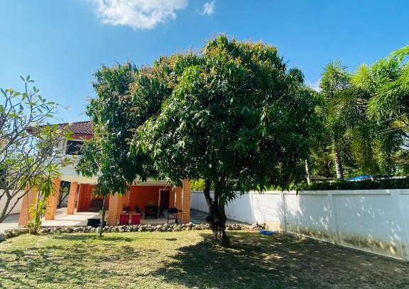 Puk Tian House | Pet-Friendly Ma Baan House by the Sea with Breakfast