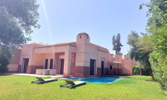 Oulad Hassoune Villa | Inviting Villa with Pool, Just 20 Minutes to Downtown