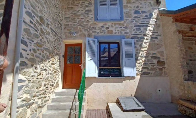 Auris House | Inviting Maison Avec Terrasse with Meije Views and Amenities