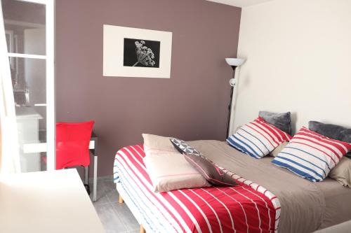 Plessis-le-Roi House | Discover Comfort at Ma Grace with Dining & Kitchen Amenities