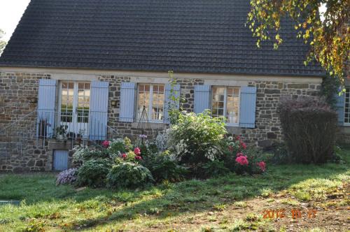 Saint-Brice-sous-Ranes Bed & Breakfast | Experience Ma Maison Bleue: Oceanfront Retreat with Pets Welcome