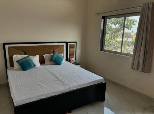 Vrindavan Hotel | Maa Gayatri Dham