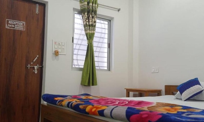 Purulia Hotel | Cozy Maa Mangala Tourist Hotel with Breakfast & Hot Tub