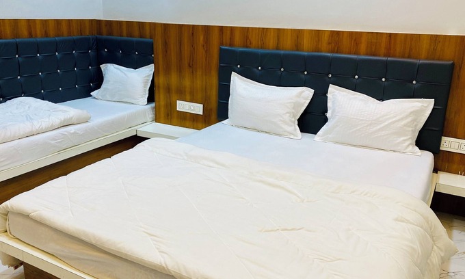 Khandwa Hotel | Maa Narmada Hotel & Family Restaurant