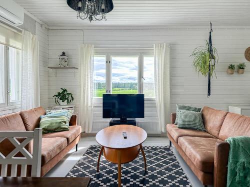 Haapavesi Apartment | Pet-Friendly Maalaistalo in Scenic Farm Setting