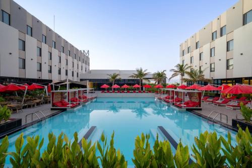 Seeb Hotel | Relax at Maani Muscat Hotel & Suites with Pool and Ocean Views