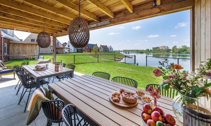 Thorn House | Pet-Friendly Maasresidence Thorn with Pool & Ocean Views