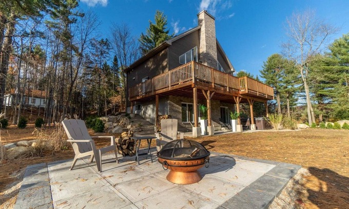 Saint-Calixte House | Relaxing Retreat at Mabel & Charles with Spa and Lake Views