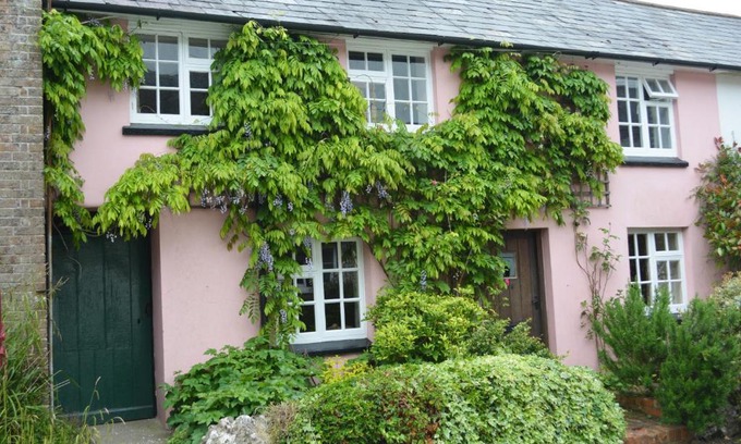 Sydling St Nicholas House | Explore Mabel's Cottage: Pet-Friendly Retreat with 4 Stars