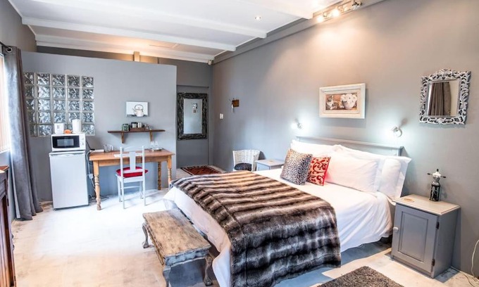 Robertson House | Affordable Family-Friendly Stay at Mabet & Gabriella Rooms