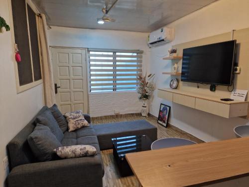 Dansoman Apartment | Welcoming Blueberry Suite: Family-Friendly Comfort Awaits