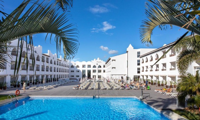 Benalmadena Costa Hotel | Inviting Mac Puerto Marina Benalmádena with Oceanfront Spa