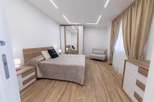 Materdei Apartment | Elegant Macarth APT Deluxe in Napoli Centro - Highly Rated!