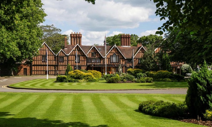 Stratford-upon-Avon Hotel | Relaxing Retreat at Macdonald Alveston Manor Hotel & Spa