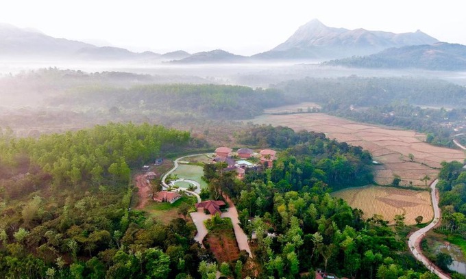 Sakleshpur Resort | Experience Machaan Plantation Resort: Pool & Oceanfront Bliss