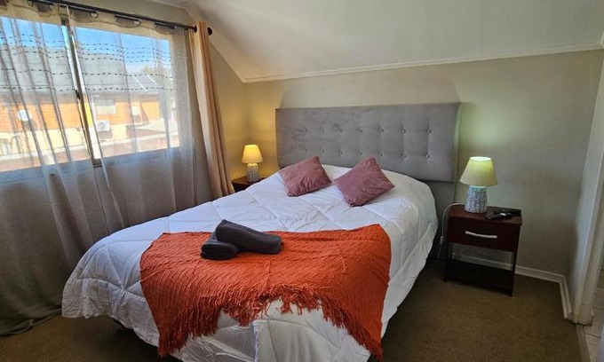 Machali Bed & Breakfast | Cozy Machali Room with Air Conditioning & Kitchen Access