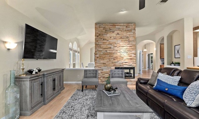 McNeil House | Pet-Friendly Machete Place with Great Yard & Spa Access