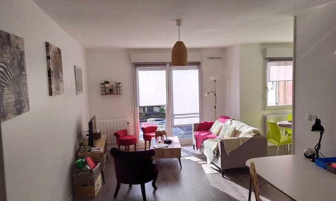 Quai de la Fosse Apartment | Quiet and Comfortable Machines of the Island T3 with Parking