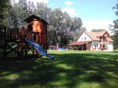 Bekescsaba Apartment | Pet-Friendly Retreat at Maci Vendégház - Rated 9/10