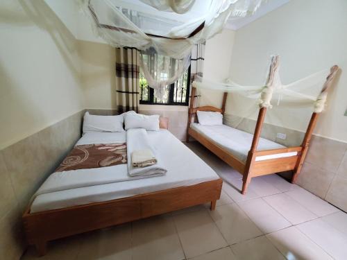 Rubirizi Hotel | Mackline Rest House: Family-Friendly Getaway Awaits!