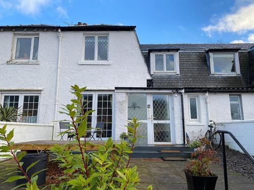 Arrochar House | Discover MacLeen Cottage: Pet-Friendly Retreat with Hot Tub